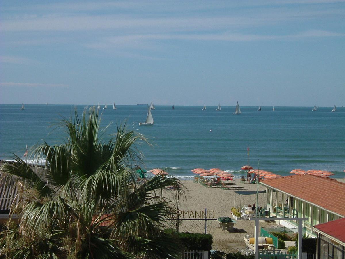 Hotel Ambra Viareggio Exterior photo