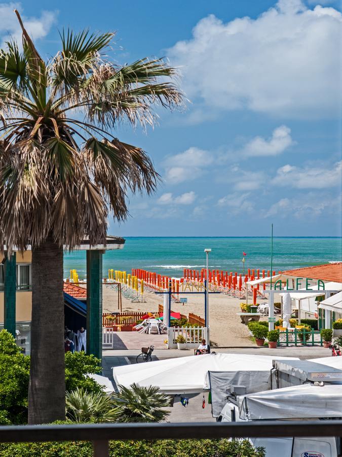 Hotel Ambra Viareggio Exterior photo